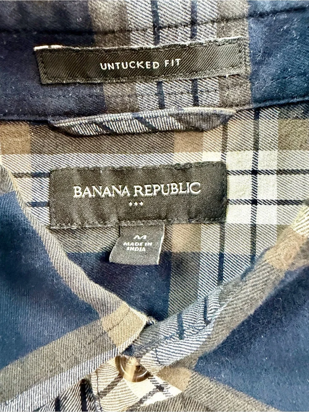 Banana Republic Men's Navy Plaid Button-Down Shirt Unticked fit Size M